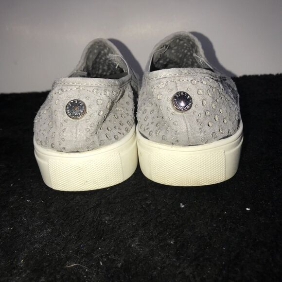 Steve Madden Odonna Gray Cut Outs Slip On Shoe Women’s Size 8 US UK6 Eur39 - Picture 4 of 10